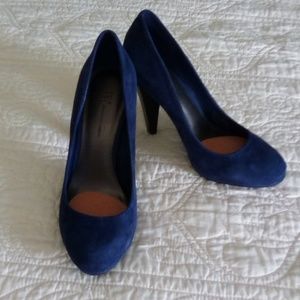 Blue Suede pumps